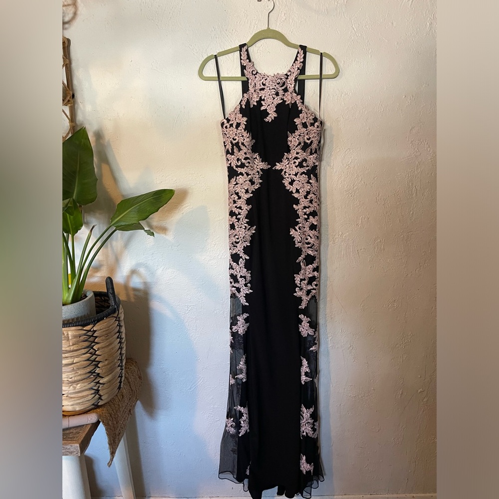Xscape Nwt Elegant Black and Pink Lace Dress